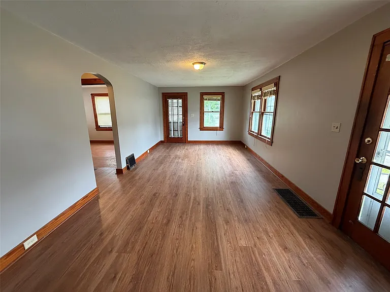4250 Harding Dr — Photo 4