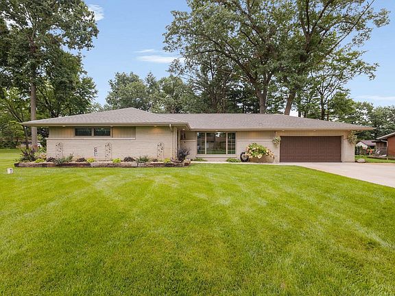 2nd image of 55844 Oak Ln