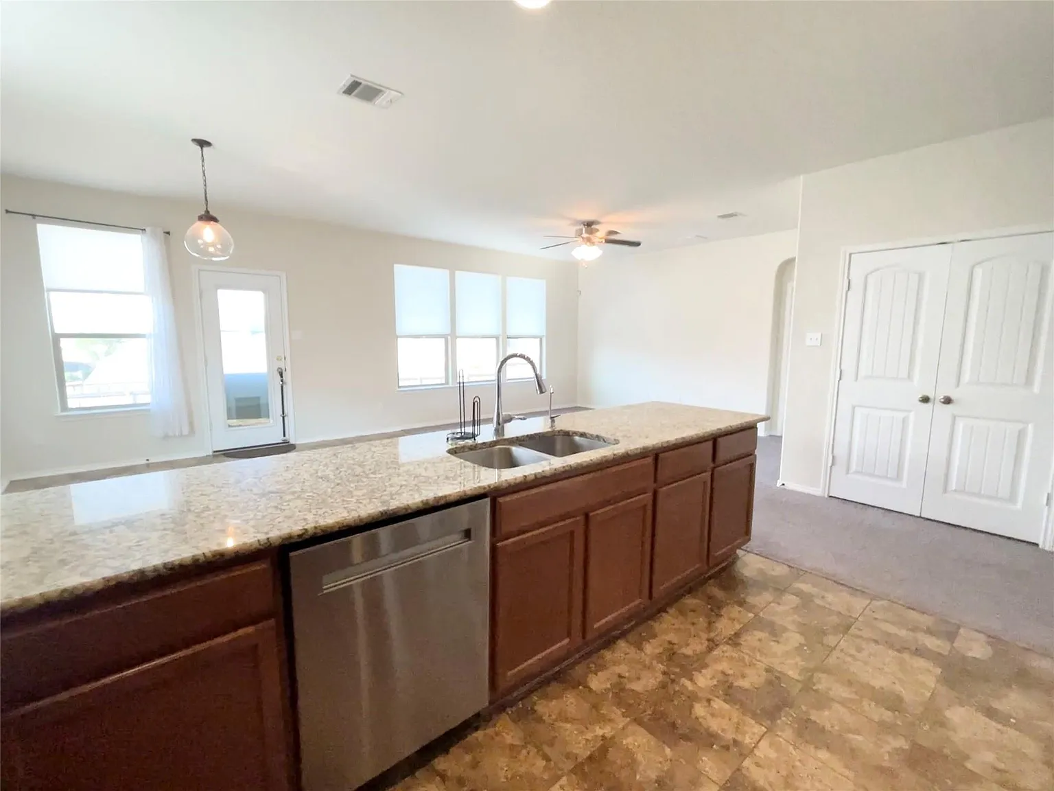 3 bed, 2.0 bath, 1684 sqft, $1,950 — Photo 3