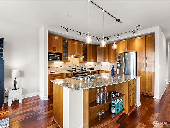 4th image of 18707 SE Newport Way APT 208