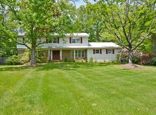 13 Kensington Dr, Manalapan, NJ 07726