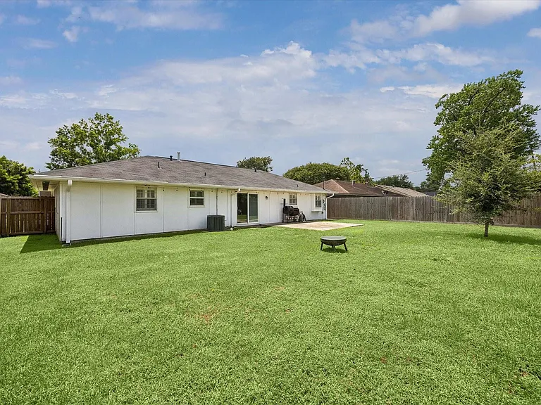 2431 Willowby Dr — Photo 14