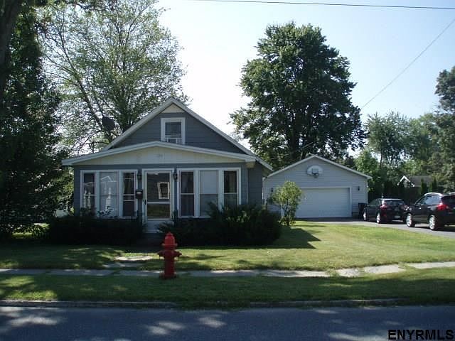 1st image of 124 East St