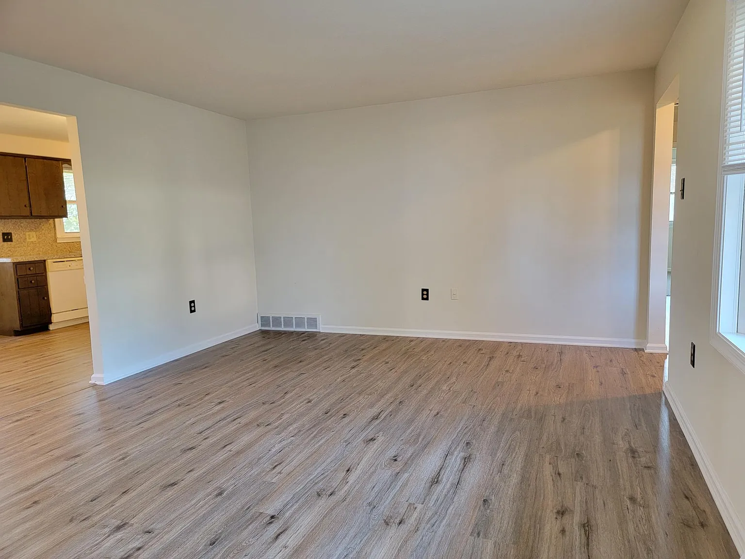 3 bed, 1.5 bath, 1436 sqft, $1,795 — Photo 4