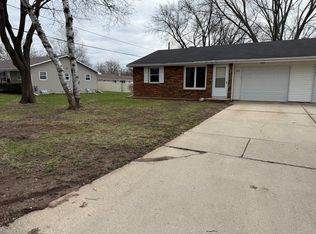 2910 Creek Dr, Green Bay, WI 54311