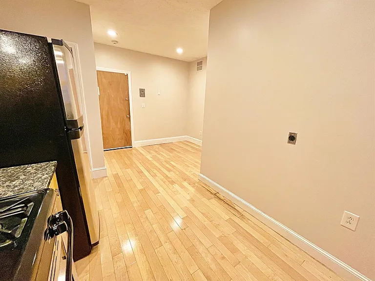 182 Cottage St #101 — Photo 12