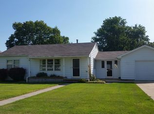 415 B St, Shelton, NE 68876