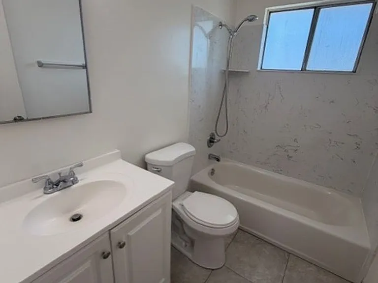Dixon Townhouse — Photo 10