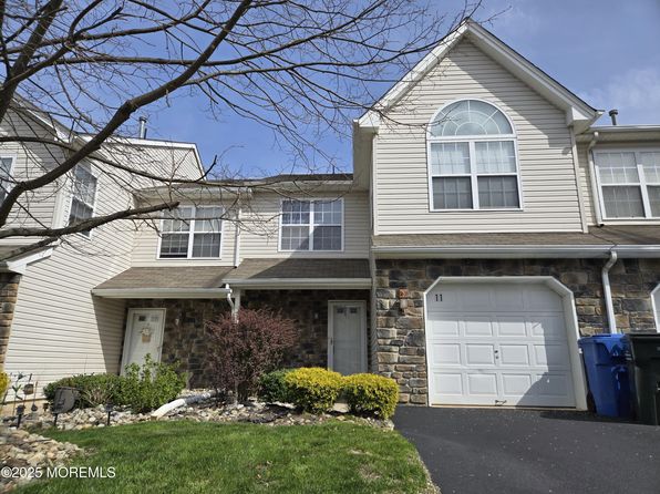 11 Hawthorne Dr