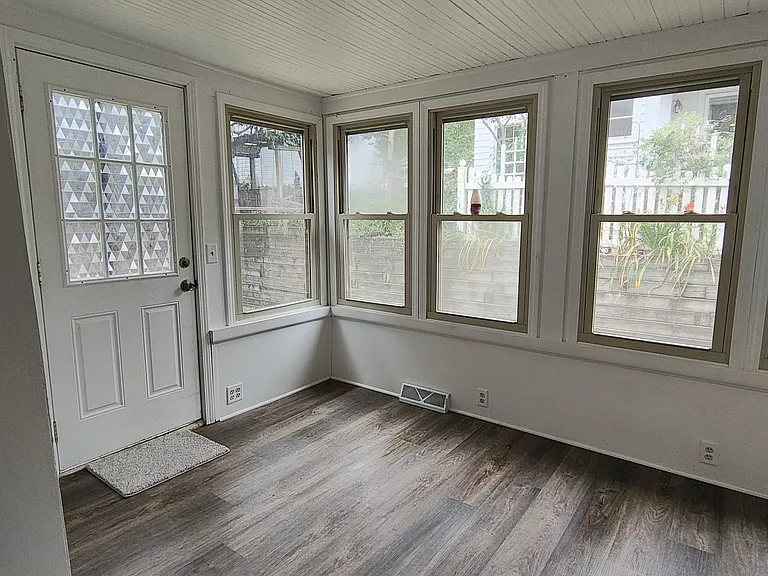 1508 Merrill St — Photo 9