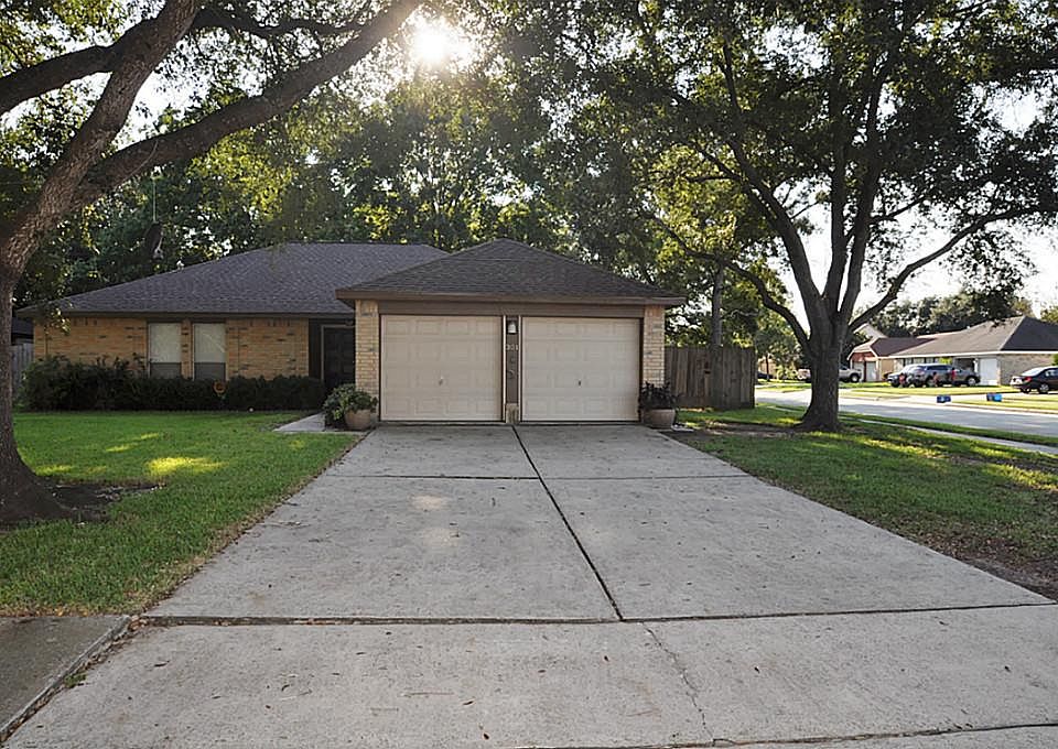 1st image of 301 Indian Meadow Dr