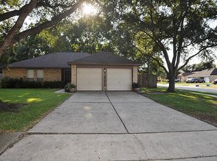 301 Indian Meadow Dr, League City, TX 77573
