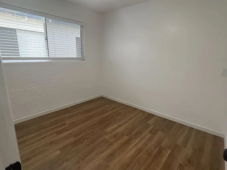 1433 S Kenneth Pl — Photo 17