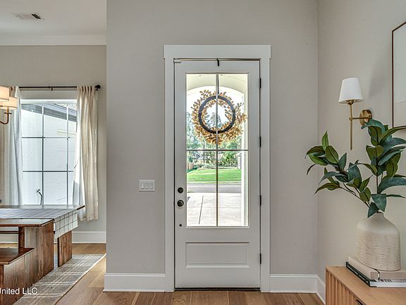5th image of 126 Seymour Dr