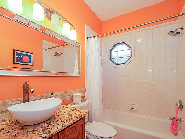 335 Hawthorne Ln — Photo 21