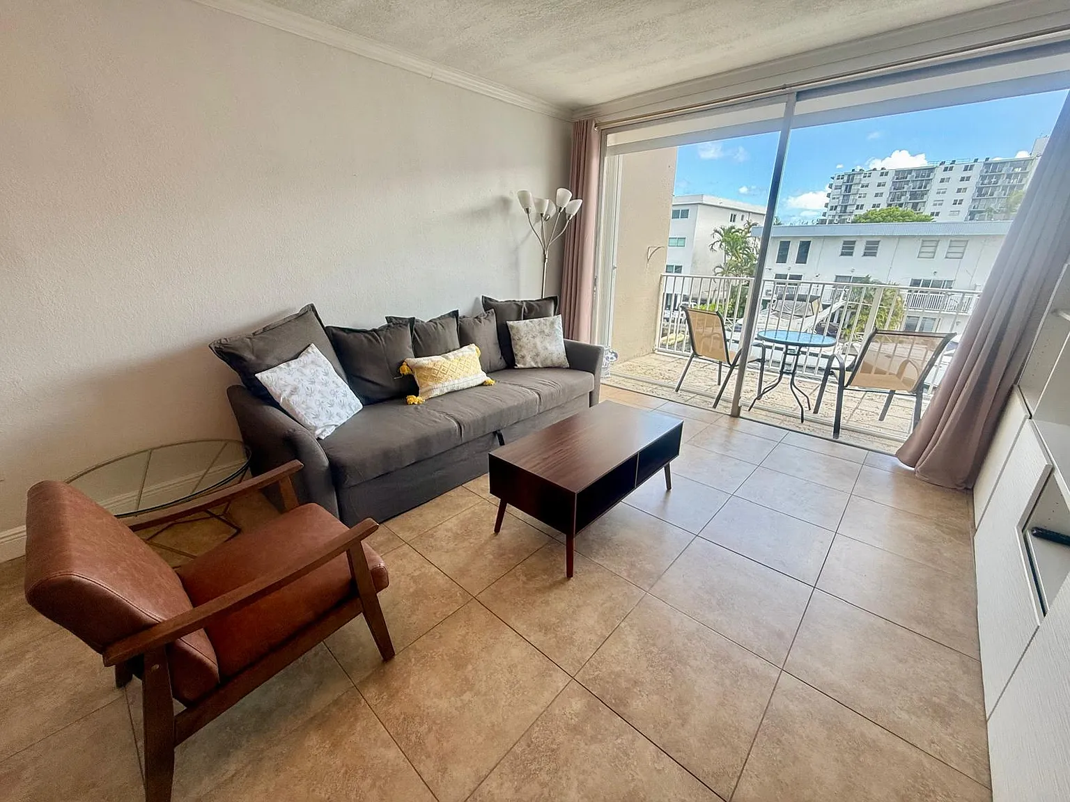 1 bed, 780 sqft, $1,950 — Photo 4