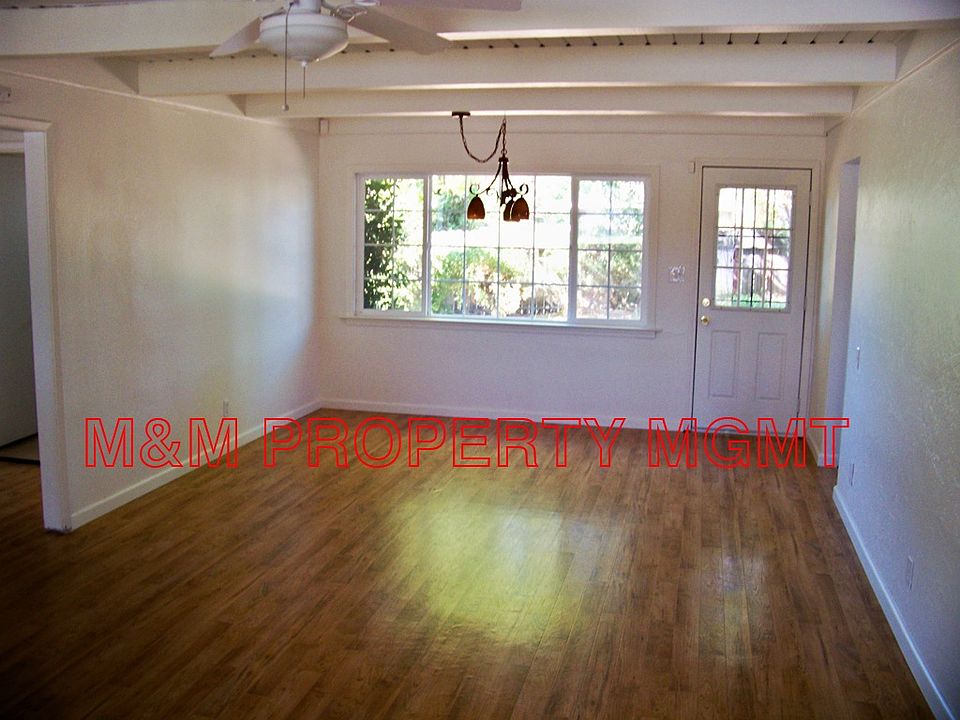 5713 Canary Dr Living Room
