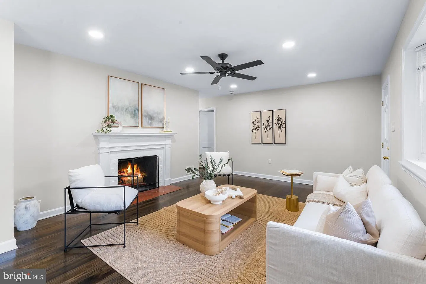 3 bed, 2.0 bath, 1725 sqft, $3,000 — Photo 2