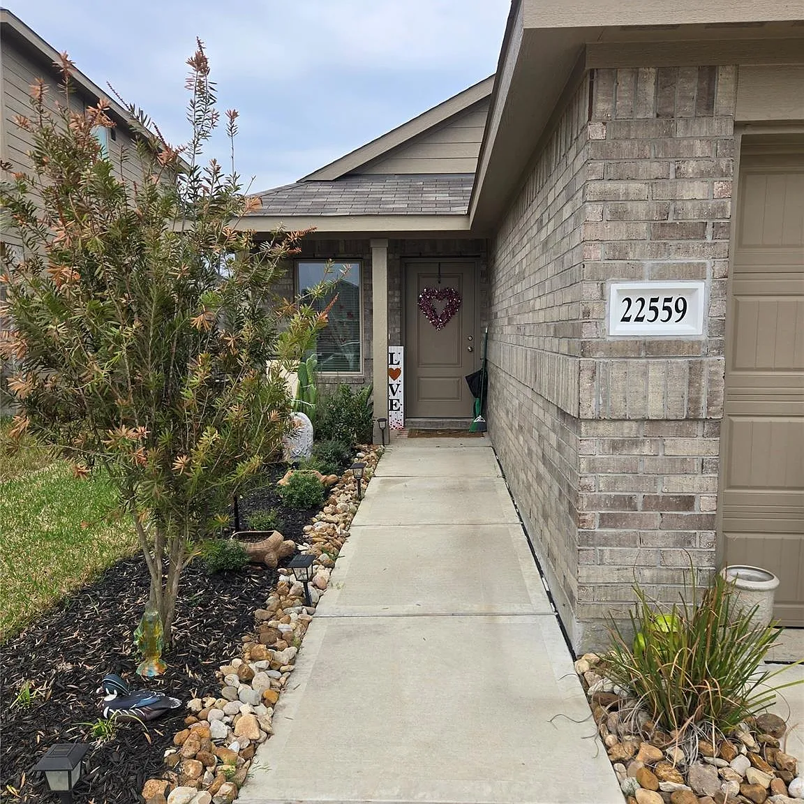 3 bed, 2.0 bath, 1320 sqft, $1,780 — Photo 2