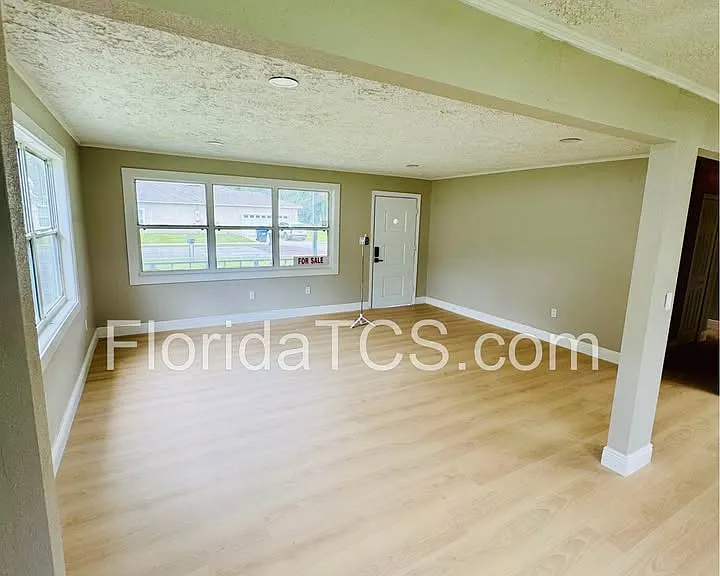4910 Huppel Ave — Photo 6
