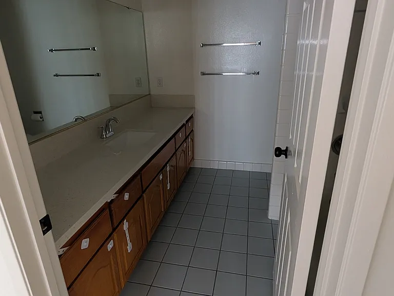 1708 E Glenoaks Blvd — Photo 6