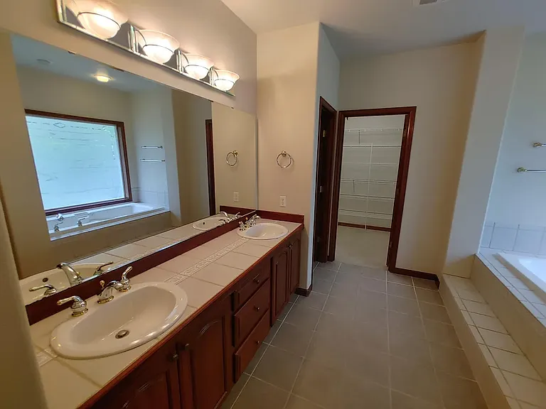 primary BR bath