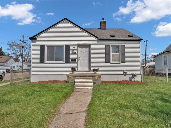 17405 Tennyson St, Roseville, MI 48066