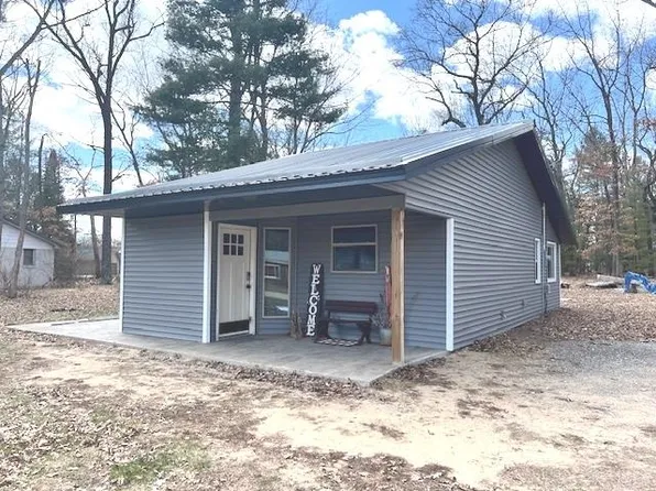856 Oak Dr, Lake George, MI 48633