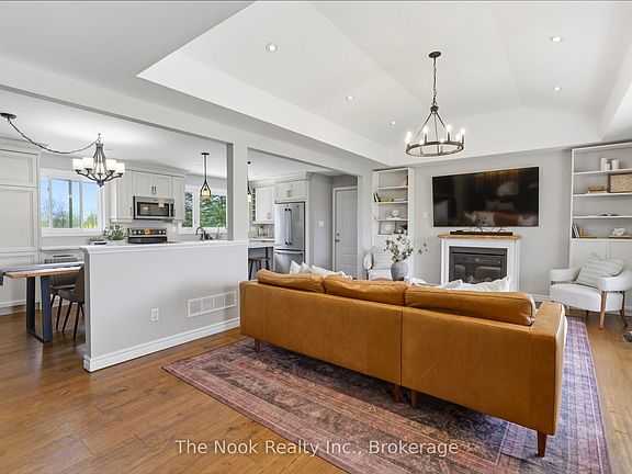 5th image of 2165 Courtice Rd