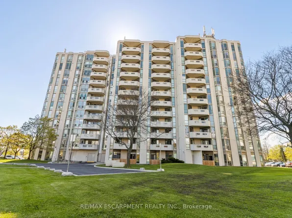 5070 Pinedale Ave #302, Burlington, ON L7L 5V6