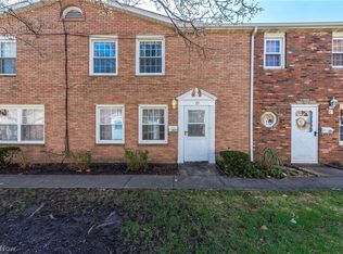 24620 Clareshire Dr #D, North Olmsted, OH 44070