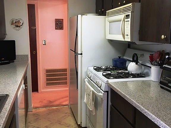 5th image of 25 Jessica Dr APT E