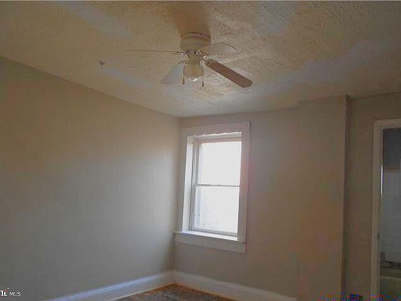 4th image of 1825 E Albert St