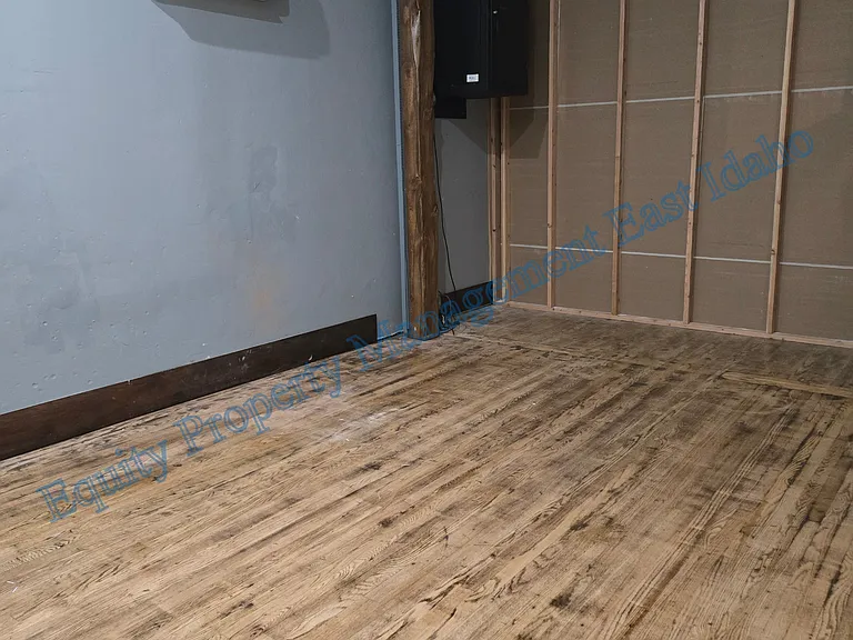 123 N Main St #12 — Photo 5