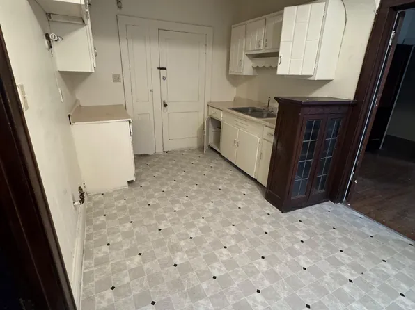 823 S 22nd St, Milwaukee, WI