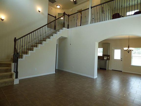 3rd image of 16535 Twinwalker Dr