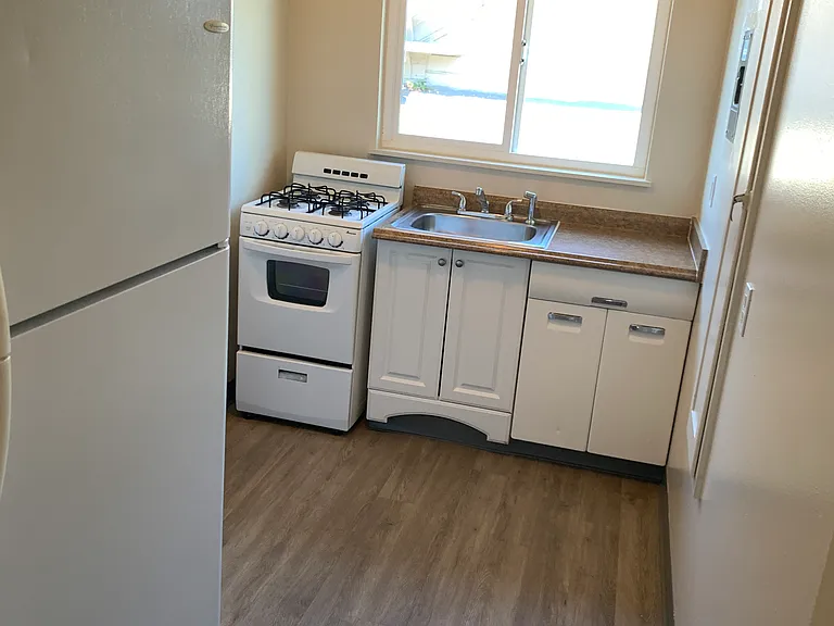470 S 2nd St #12 — Photo 8