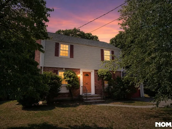 25 Surrey Ln, Natick, MA 01760