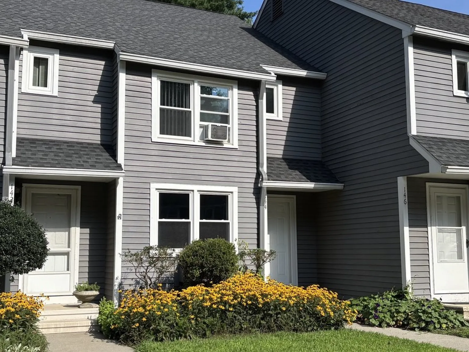 2 bed, 1.5 bath, 1052 sqft, $2,500 — Photo 2