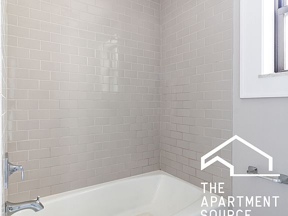 4th image of 817 W Lakeside Pl APT 401