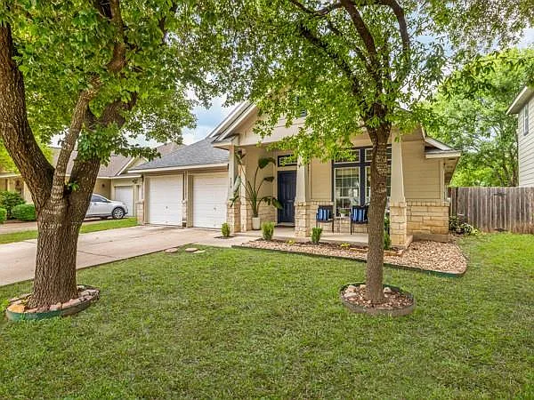 3 bed, 2.0 bath, 1765 sqft, $2,500 — Photo 2