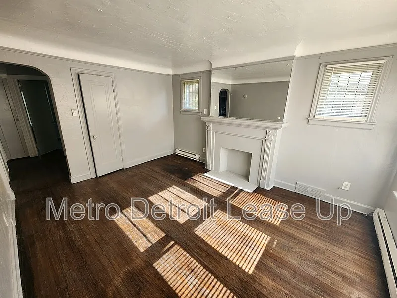 2 bed, 1.0 bath, $1,000 — Photo 2