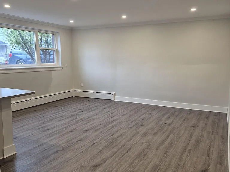 341 Whitby Ave — Photo 8
