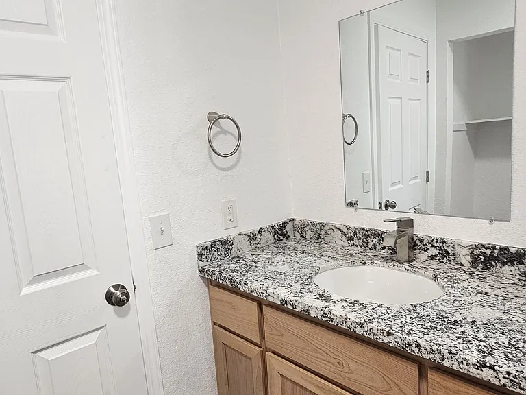 835 W 4th Ave — Photo 16