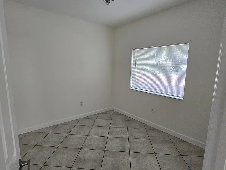 15826 SW 138th Ter — Photo 25