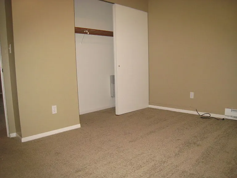 3326 Lombard Ave #23 — Photo 9