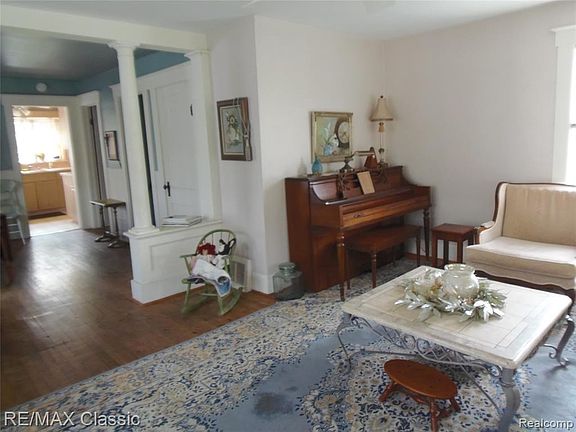5th image of 361 W Walled Lake Dr