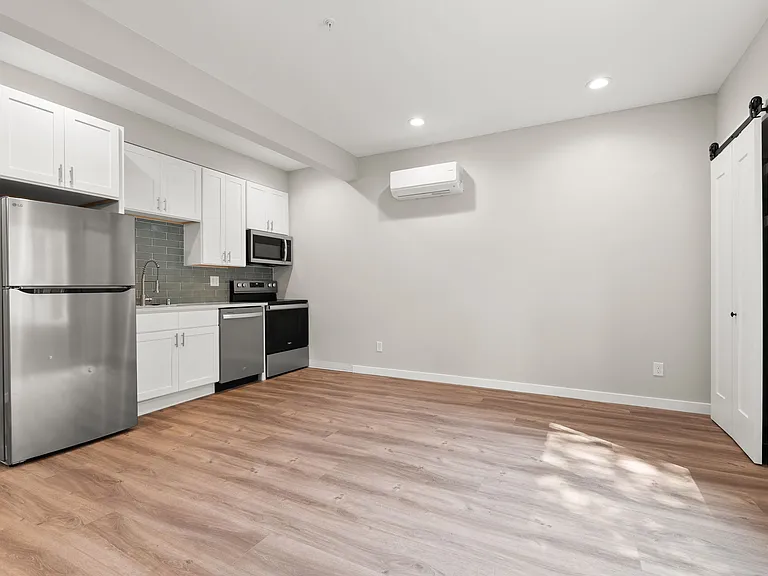 717 W Spofford Ave #102 — Photo 13