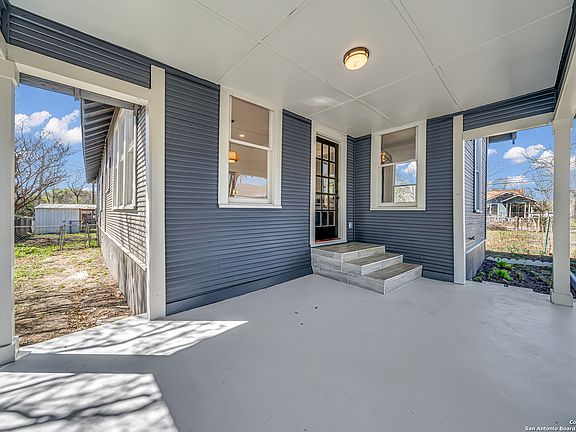 5th image of 1040 W Rosewood Avenue