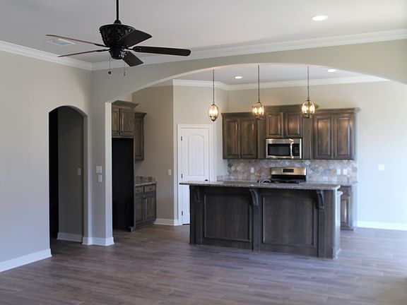 3rd image of 1104 Green Wood Cir